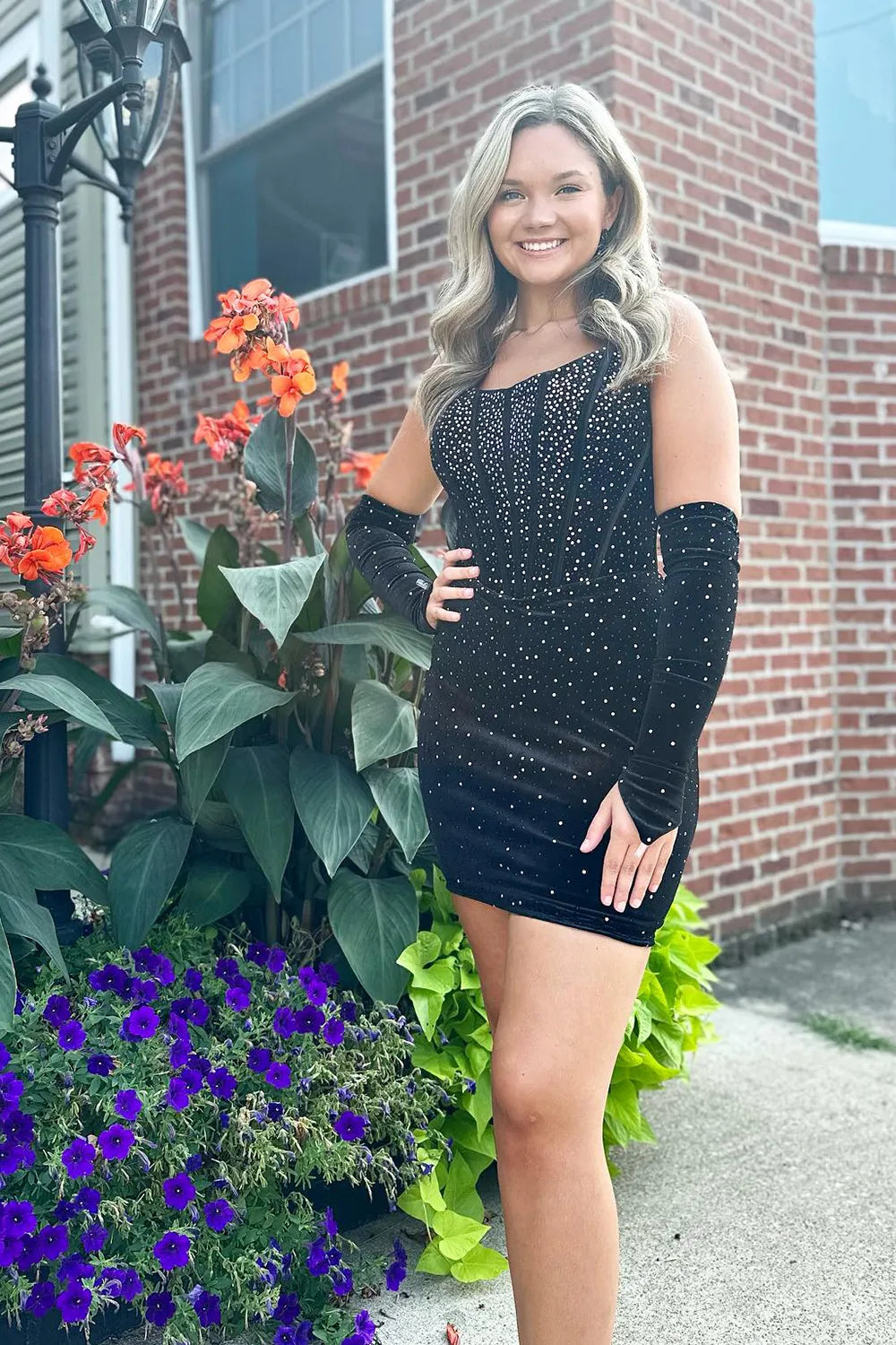 Black Scoop Neck Black Velvet Beaded Short Homecoming Dresses